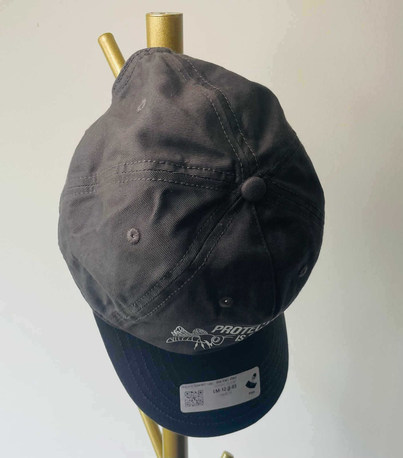 Vista superior gorra baseball orgánica gris algodón ecológico