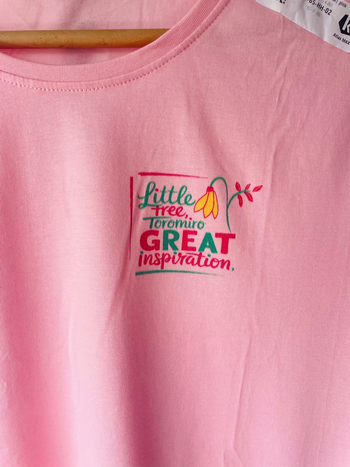 lustración del Toromiro en camiseta femenina de algodón orgánico color rosado