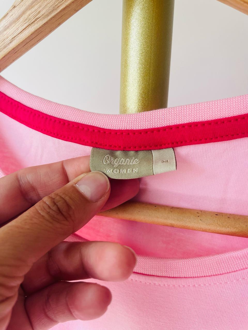Etiqueta interna de camiseta mujer talla M en algodón orgánico